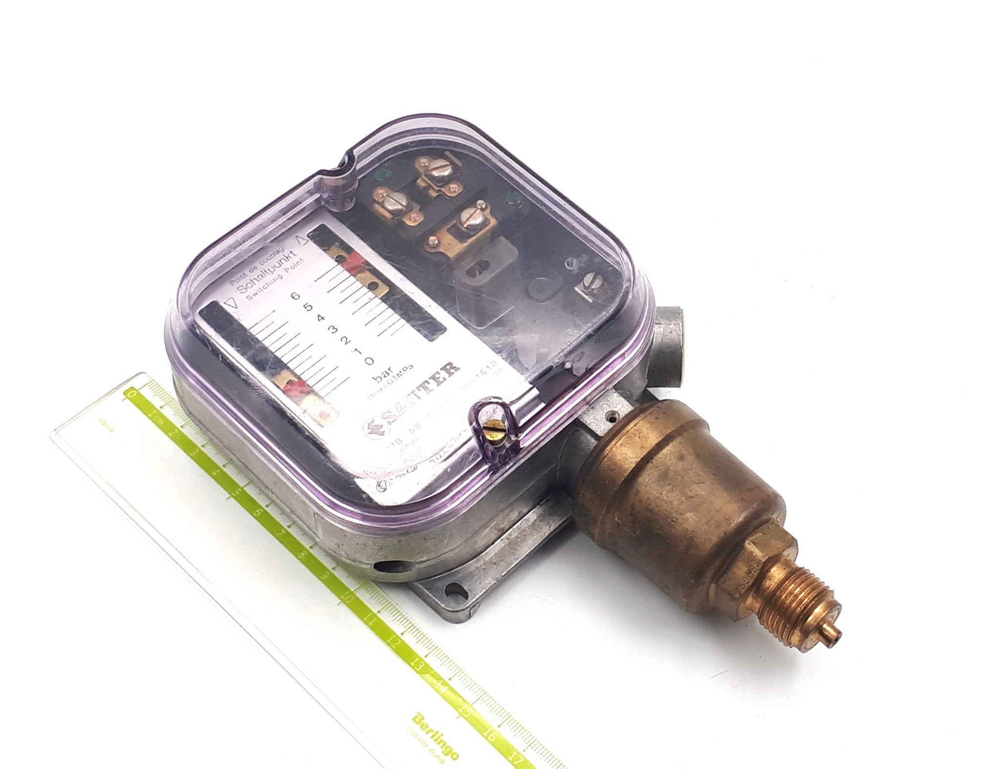 DFC17B58 F001 0-6bar 380V G1/2R Sauter датчик реле давления