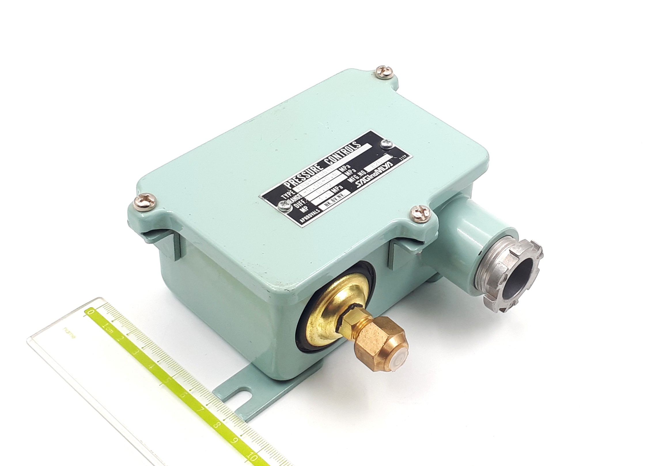 FNS-C106WQ -0,06-0,6MPa G1/4R Saginomiya датчик реле давления