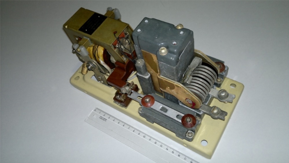 КМ2143-23 М4 100A 220VDC 1P DC контактор