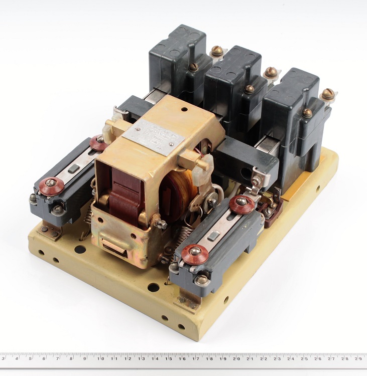 КМ2332-23 М4 50A 220VDC 3P AC контактор