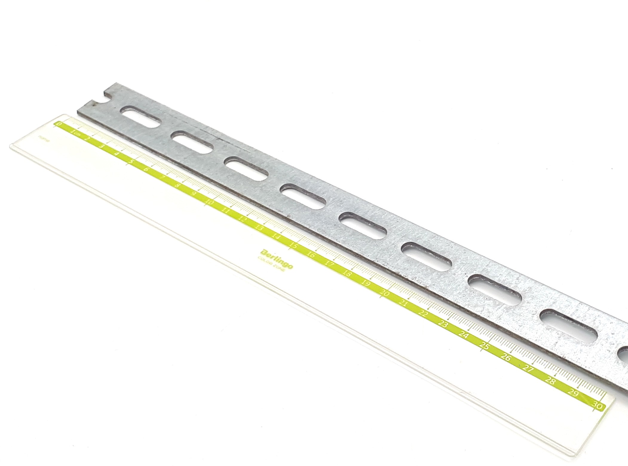 ПП30х3 1m полоса перфорированная оцинкованная монтажная (25x8mm)