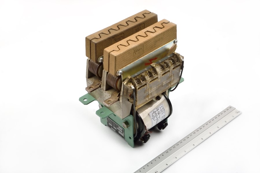 SU-002 40A 220VDC 600V 2P(2NC) 2NО+2NC Apena контактор