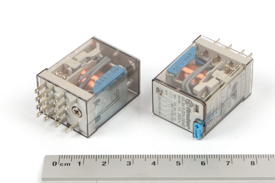 55.34.9.024.0040 24VDC 7A 4NO+4NC Finder реле промежуточное