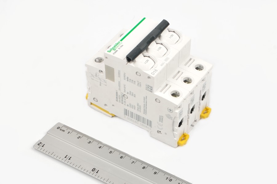 iC60N 16A 3P 6kA D 400VAC Schneider Electric выключатель автоматический