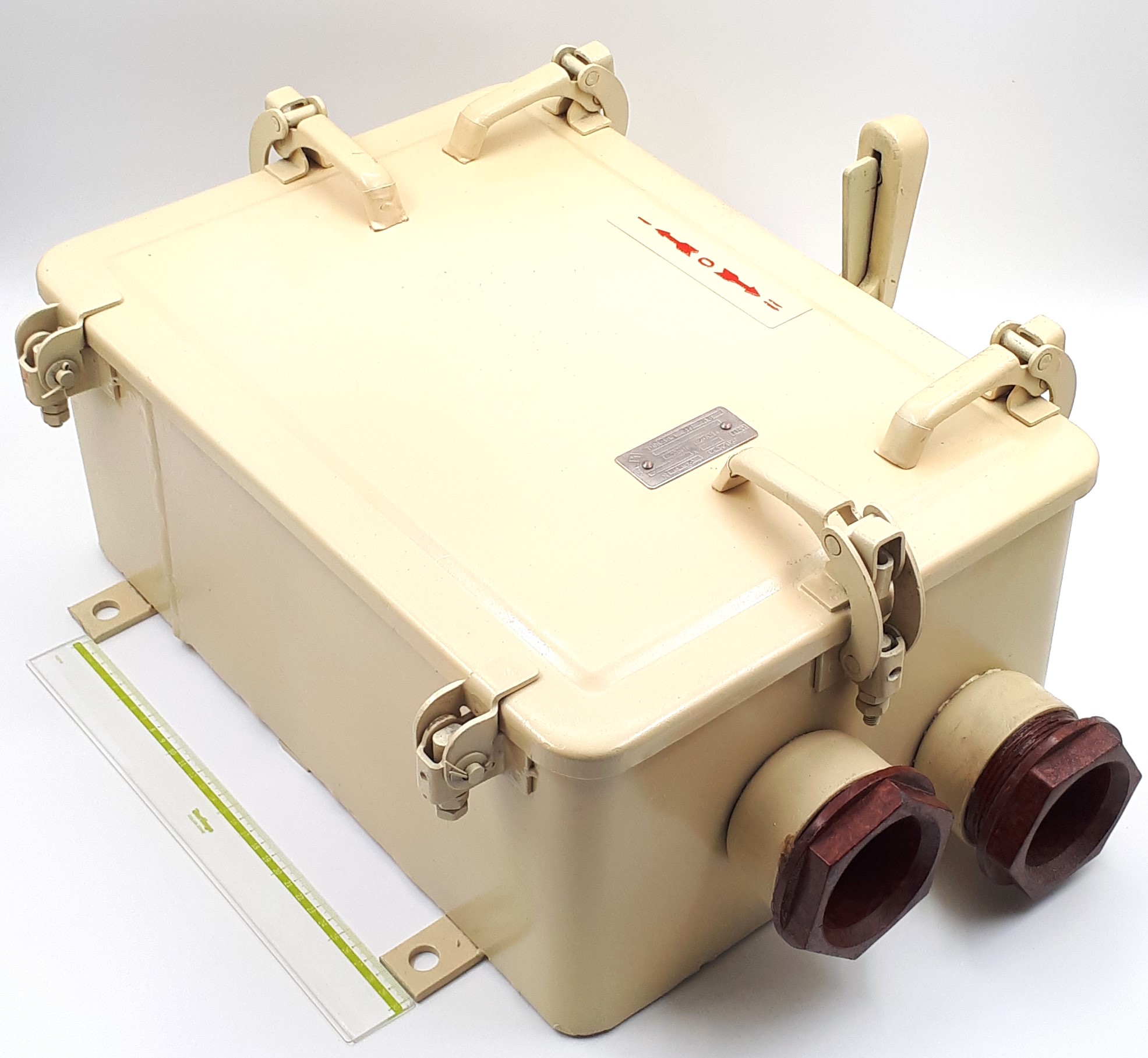 ЯПВ-323 М5 200A 380VAC ящик с переключателем водозащищенный ЯПВ-323 М5 200A 380VAC ящик с переключателем водозащищенный