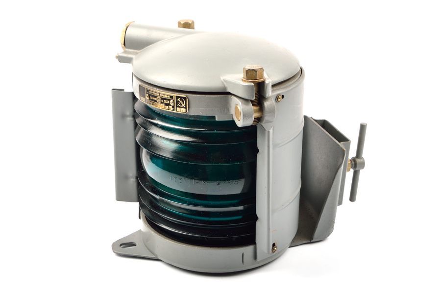 557МВ-01/II фонарь сигнально-отличительный бортовой правый зеленый 557МВ-01/II фонарь сигнально-отличительный бортовой правый зеленый