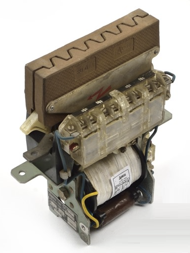 SU-M610 630A 220VDC 600V 1P(NO) 2NО+2NC Apena контактор