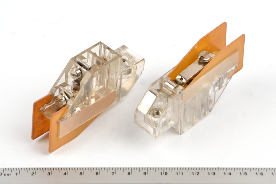 P-12 500V-40A-F/12 ELTA блок-контакт P-12 500V-40A-F/12 ELTA блок-контакт