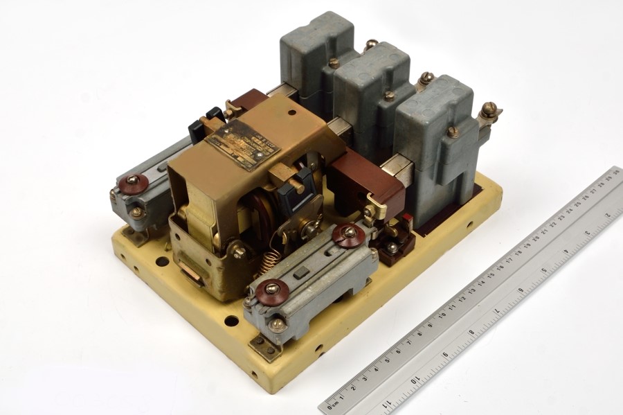 КМ2332-23 М4 50A 342VDC 3P AC контактор