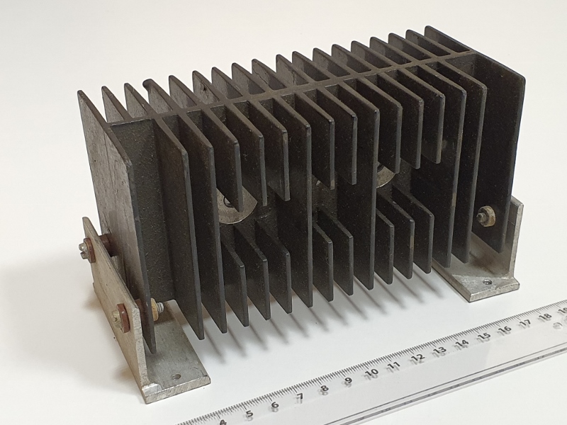 АВМ-131 70x80x155mm охладитель для транзисторов