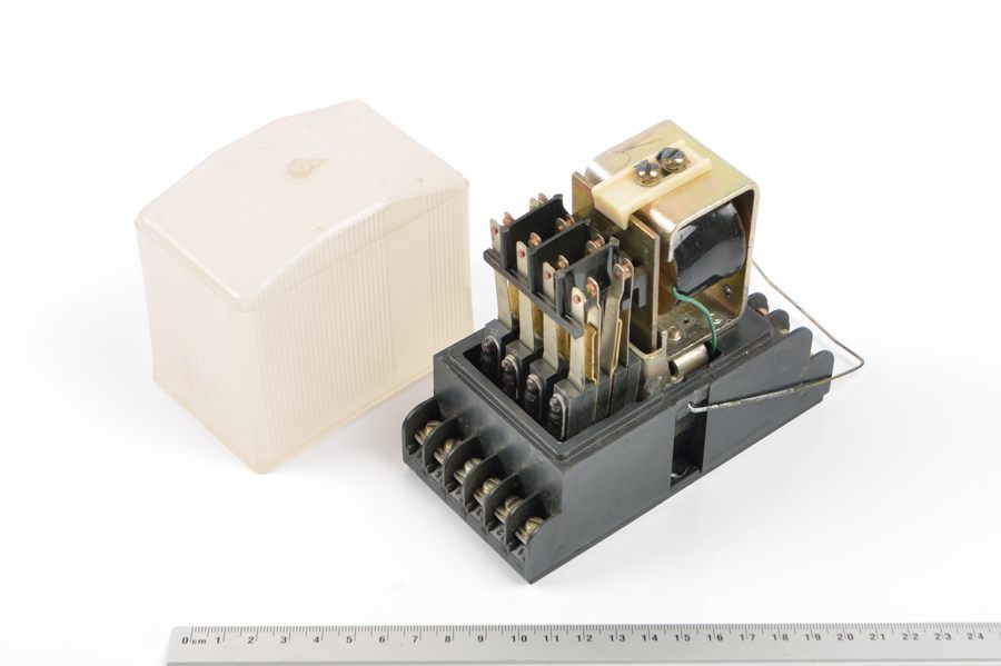 РПУ-1 24VDC 4NO+4NC реле промежуточное в корпусе