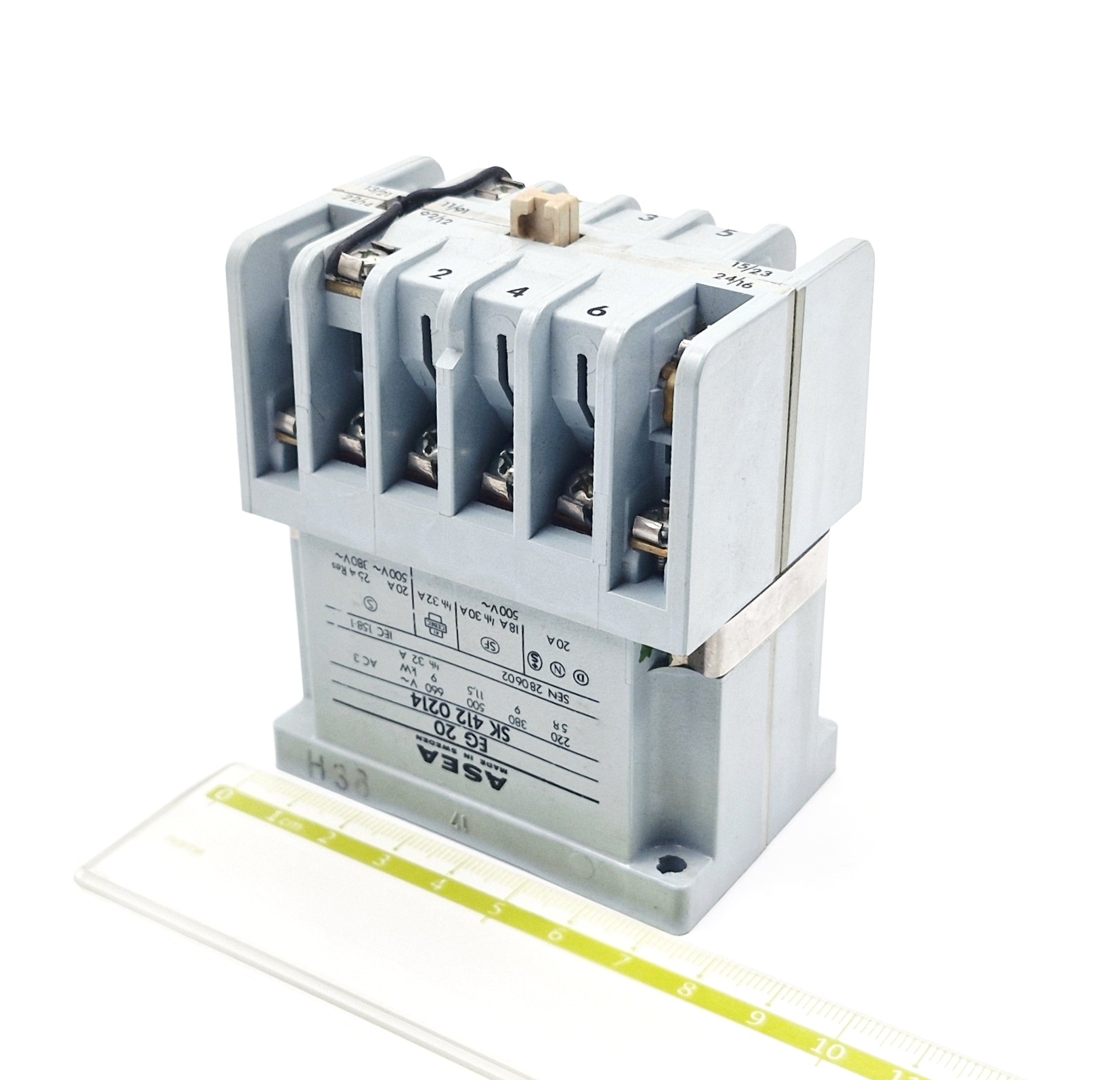 EG20 SK412 0214 32A 380-440VAC 9kW 380V 3P 2NO+2NC Asea контактор