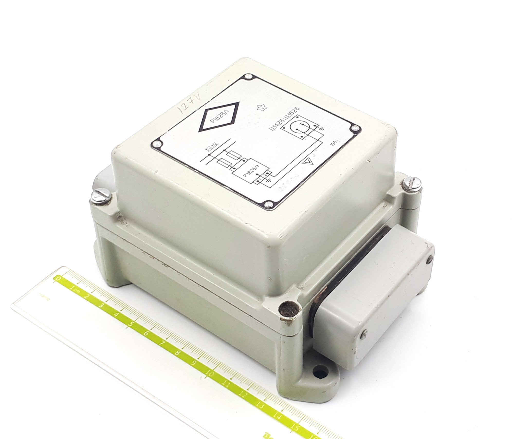 Р1826/7 127V 50Hz устройство добавочное для частотомера Ц1426/1626