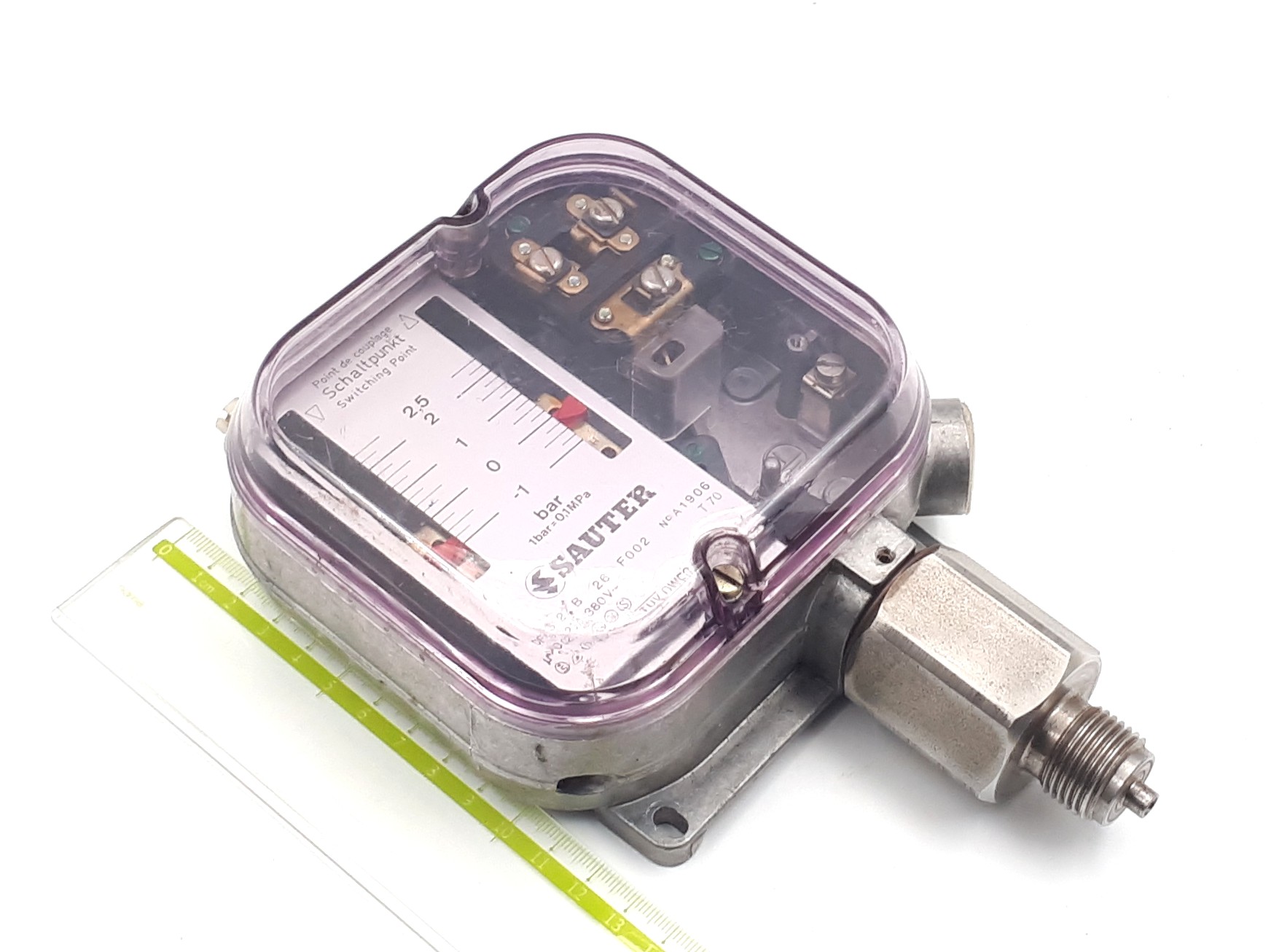 DFC27B26 F002 -1-2,5bar 380V G1/2R Sauter датчик реле давления