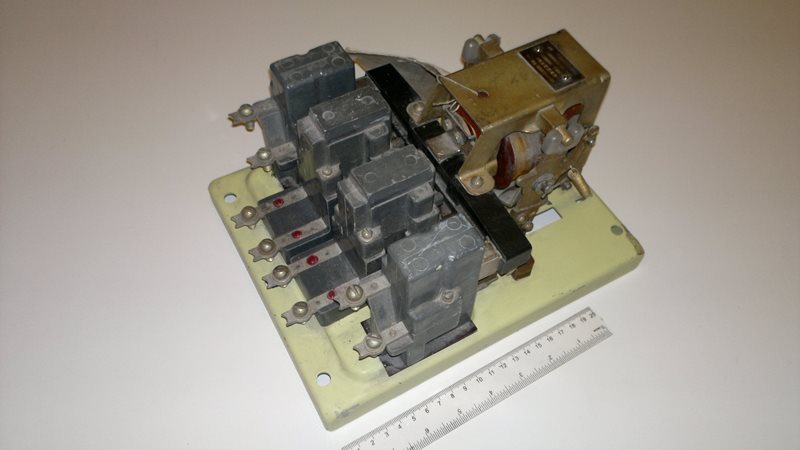 КМ2711-18 М4 25A 380VAC 4P AC контактор