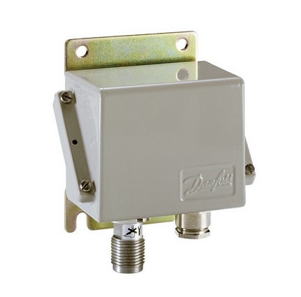 EMP2 084G2115 0-100bar 4-20mA G1/2R Danfoss преобразователь давления 