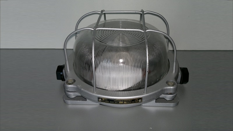 СС-833 60W 127/230VAC E27 IP65 светильник под лампу накаливания