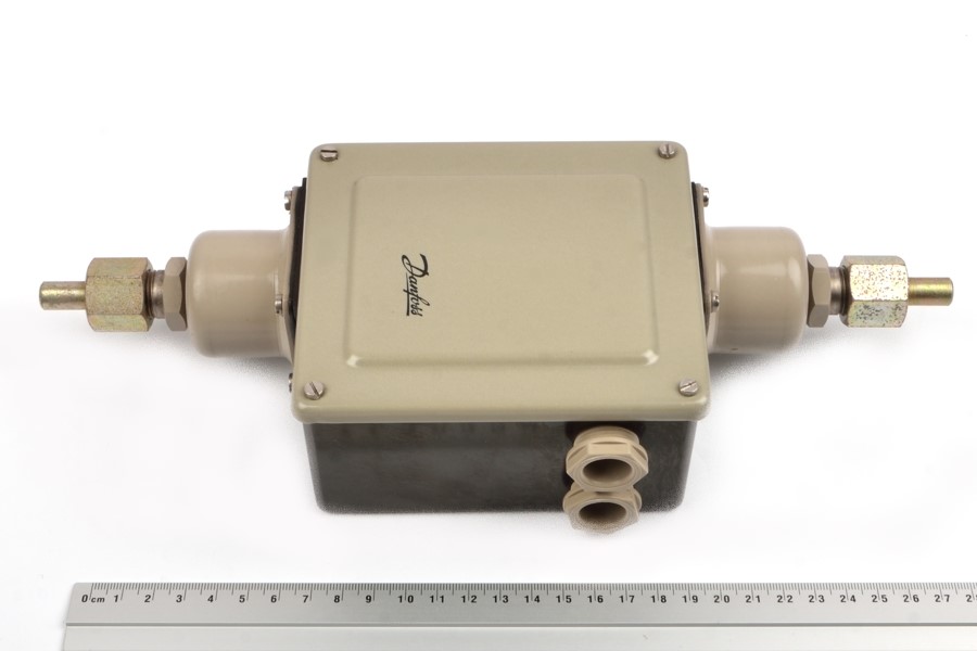 RT262A 017D002566 -1-9bar G3/8R Danfoss реле давления дифференциальное 