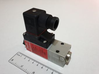 MBC5100-2031-1DB04 061B101766 0,5-3,0bar G1/4Rc  Danfoss реле давления