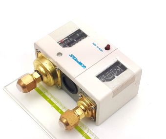DNS-D606M -0,06-0,6MPa / 0,8-3MPa G1/4R Saginomiya датчик реле давления