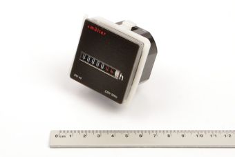 008993