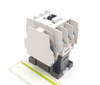DMC32b 32A 220-240VAC 15kW 380-440V 3P 2NO+2NC Dong-A контактор