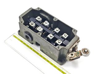 ВПК 4142 исп.4 2NO+2NC 500/220V (шток с продольным роликом нажимной) выключатель концевой