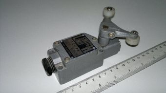 FL-F1 5/3/1A 125V/250V/600V Fuji (двойной рычаг с роликами) выключатель концевой