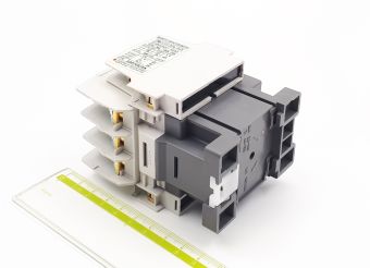 DMC32b 32A 380-440VAC 15kW 380-440V 3P 2NO+2NC Dong-A контактор