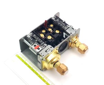 DNS-D606M -0,06-0,6MPa / 0,8-3MPa G1/4R Saginomiya датчик реле давления