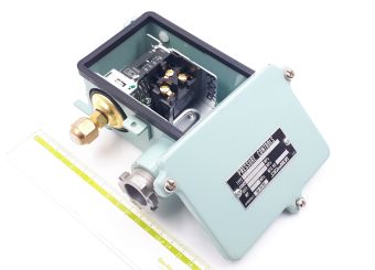 FNS-C106WQ -0,06-0,6MPa G1/4R Saginomiya датчик реле давления